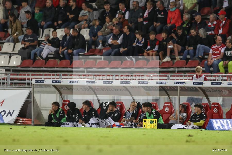 sport, action, Würzburg, Saison 2023/2024, SVW, SV Wacker Burghausen, Regionalliga Bayern, Fussball, FWK, FC Würzburger Kickers, BFV, AKON Arena, 22.09.2023, 11. Spieltag - Bild-ID: 2380794