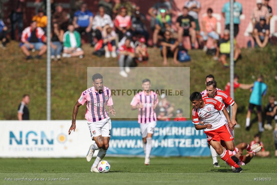 Michael Dellinger, sport, action, TSV Aubstadt, Saison 2023/2024, Regionalliga Bayern, NGN-Arena, Fussball, FCB, FC Bayern München II, BFV, Aubstadt, AUB, 30.09.2023, 12. Spieltag - Bild-ID: 2382573