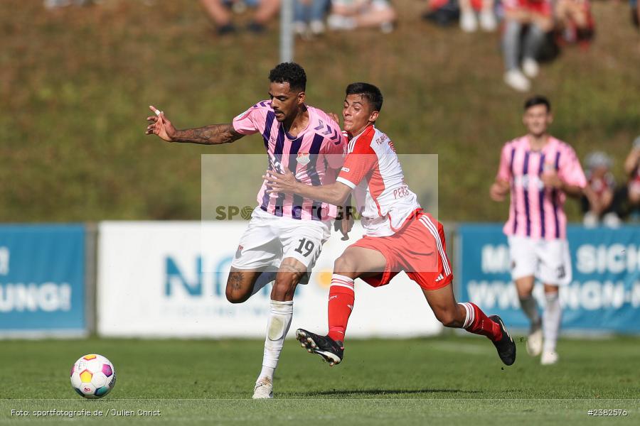 Michael Dellinger, sport, action, TSV Aubstadt, Saison 2023/2024, Regionalliga Bayern, NGN-Arena, Fussball, FCB, FC Bayern München II, BFV, Aubstadt, AUB, 30.09.2023, 12. Spieltag - Bild-ID: 2382576 Michael Dellinger, sport, action, TSV Aubstadt, Saison 2023/2024, Regionalliga Bayern, NGN-Arena, Fussball, FCB, FC Bayern München II, BFV, Aubstadt, AUB, 30.09.2023, 12. Spieltag - Bild-ID: 2382576