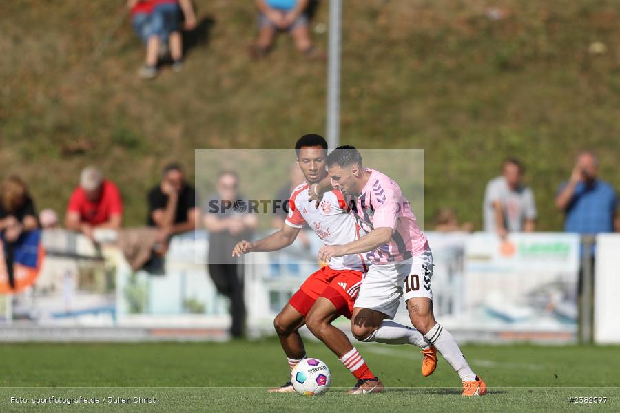 Timo Pitter, sport, action, TSV Aubstadt, Saison 2023/2024, Regionalliga Bayern, NGN-Arena, Fussball, FCB, FC Bayern München II, BFV, Aubstadt, AUB, 30.09.2023, 12. Spieltag - Bild-ID: 2382597 Timo Pitter, sport, action, TSV Aubstadt, Saison 2023/2024, Regionalliga Bayern, NGN-Arena, Fussball, FCB, FC Bayern München II, BFV, Aubstadt, AUB, 30.09.2023, 12. Spieltag - Bild-ID: 2382597
