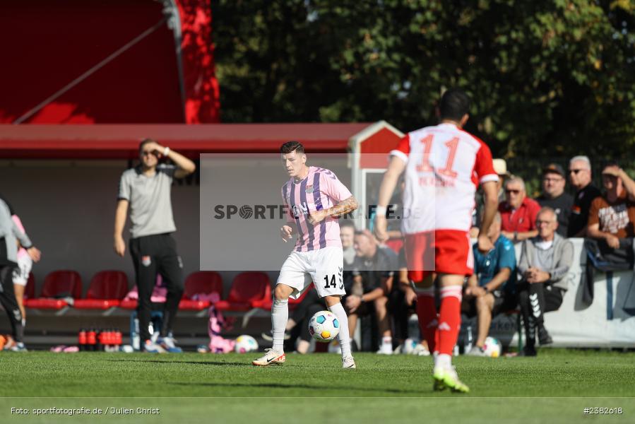 Martin Thomann, sport, action, TSV Aubstadt, Saison 2023/2024, Regionalliga Bayern, NGN-Arena, Fussball, FCB, FC Bayern München II, BFV, Aubstadt, AUB, 30.09.2023, 12. Spieltag - Bild-ID: 2382618