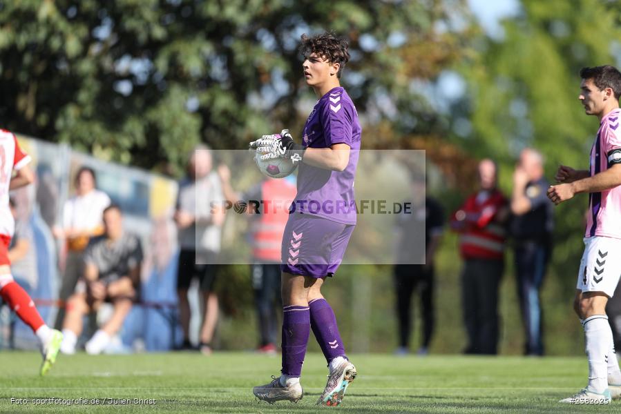 Marvin Walter, sport, action, TSV Aubstadt, Saison 2023/2024, Regionalliga Bayern, NGN-Arena, Fussball, FCB, FC Bayern München II, BFV, Aubstadt, AUB, 30.09.2023, 12. Spieltag - Bild-ID: 2382625 Marvin Walter, sport, action, TSV Aubstadt, Saison 2023/2024, Regionalliga Bayern, NGN-Arena, Fussball, FCB, FC Bayern München II, BFV, Aubstadt, AUB, 30.09.2023, 12. Spieltag - Bild-ID: 2382625