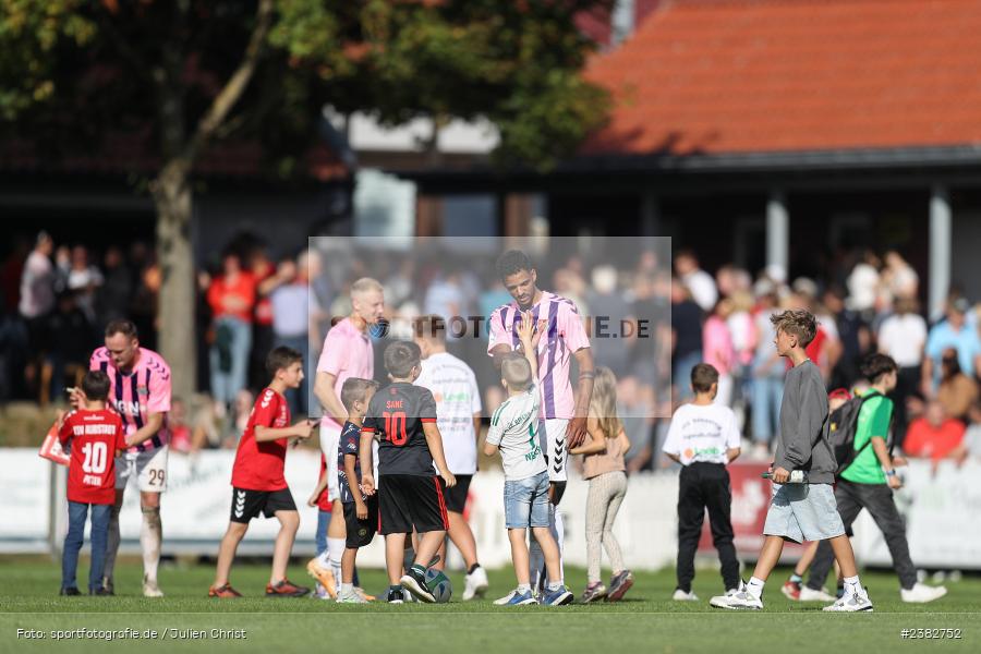 Fans, Michael Dellinger, sport, action, TSV Aubstadt, Saison 2023/2024, Regionalliga Bayern, NGN-Arena, Fussball, FCB, FC Bayern München II, BFV, Aubstadt, AUB, 30.09.2023, 12. Spieltag - Bild-ID: 2382752