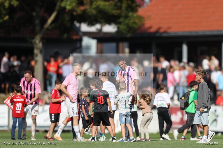 Fans, Michael Dellinger, sport, action, TSV Aubstadt, Saison 2023/2024, Regionalliga Bayern, NGN-Arena, Fussball, FCB, FC Bayern München II, BFV, Aubstadt, AUB, 30.09.2023, 12. Spieltag - Bild-ID: 2382757