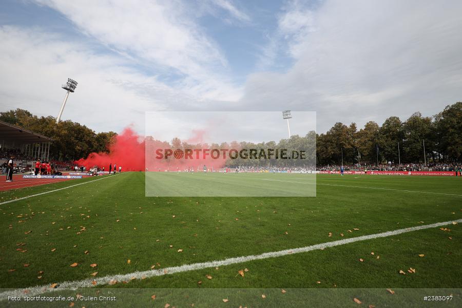 Rauch, Rot, Bengalo, Pyrotechnik, Sachs Stadion, Schweinfurt, 03.10.2023, sport, action, BFV, Saison 2023/2024, Fussball, 13. Spieltag, Regionalliga Bayern, FWK, FCS, FC Würzburger Kickers, 1. FC Schweinfurt 1905 - Bild-ID: 2383097