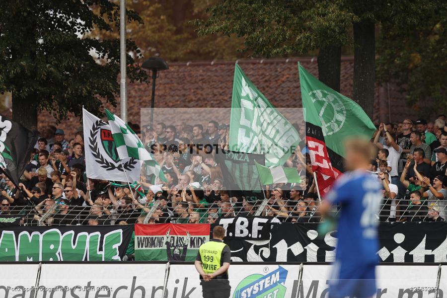 Sachs Stadion, Schweinfurt, 04.10.2023, sport, action, BFV, Saison 2023/2024, Fussball, 13. Spieltag, Regionalliga Bayern, FWK, FCS, FC Würzburger Kickers, 1. FC Schweinfurt 1905 - Bild-ID: 2383299