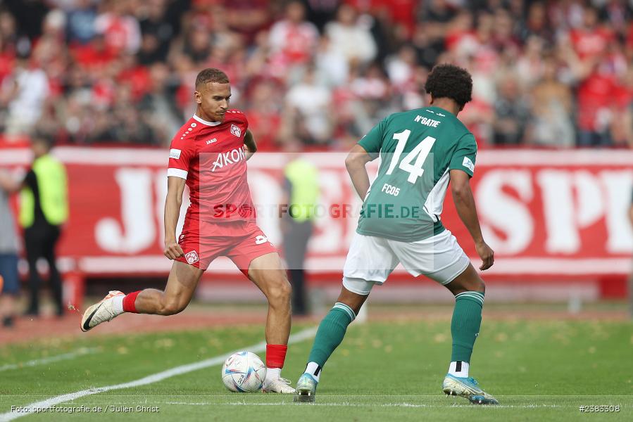 Benyas Solomon Junge-Abiol, Sachs Stadion, Schweinfurt, 04.10.2023, sport, action, BFV, Saison 2023/2024, Fussball, 13. Spieltag, Regionalliga Bayern, FWK, FCS, FC Würzburger Kickers, 1. FC Schweinfurt 1905 - Bild-ID: 2383308