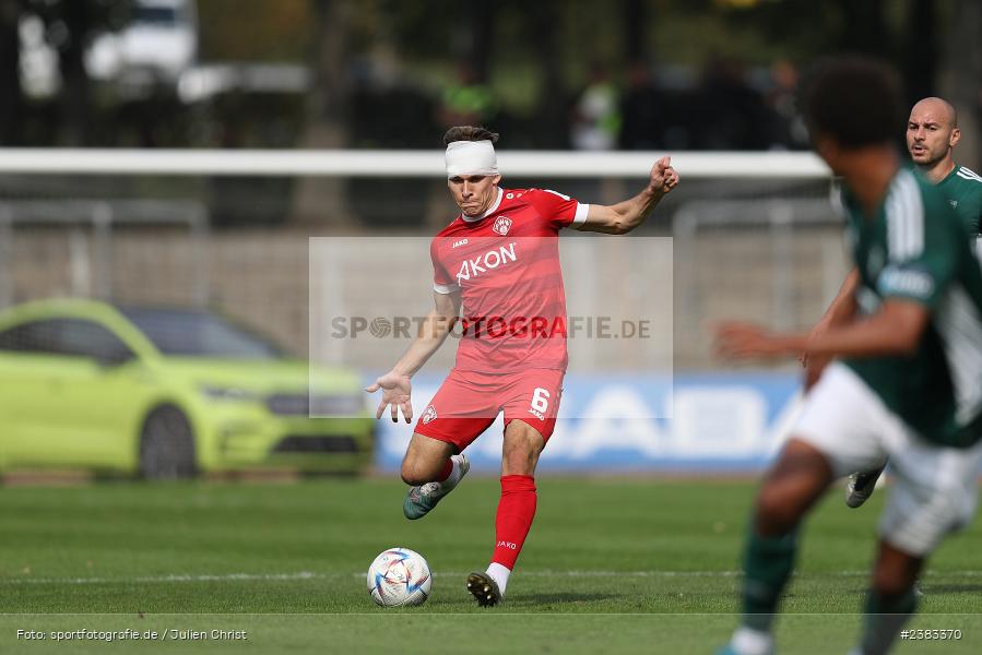 Marius Wegmann, Sachs Stadion, Schweinfurt, 04.10.2023, sport, action, BFV, Saison 2023/2024, Fussball, 13. Spieltag, Regionalliga Bayern, FWK, FCS, FC Würzburger Kickers, 1. FC Schweinfurt 1905 - Bild-ID: 2383370