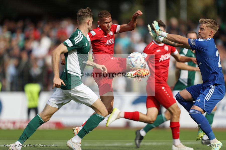 Benyas Solomon Junge-Abiol, Sachs Stadion, Schweinfurt, 04.10.2023, sport, action, BFV, Saison 2023/2024, Fussball, 13. Spieltag, Regionalliga Bayern, FWK, FCS, FC Würzburger Kickers, 1. FC Schweinfurt 1905 - Bild-ID: 2383374