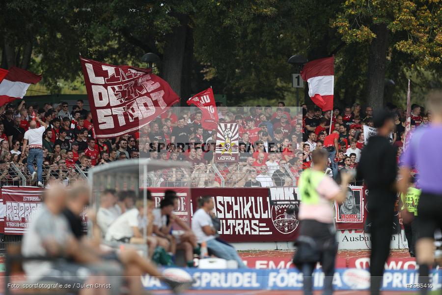 Sachs Stadion, Schweinfurt, 04.10.2023, sport, action, BFV, Saison 2023/2024, Fussball, 13. Spieltag, Regionalliga Bayern, FWK, FCS, FC Würzburger Kickers, 1. FC Schweinfurt 1905 - Bild-ID: 2383416