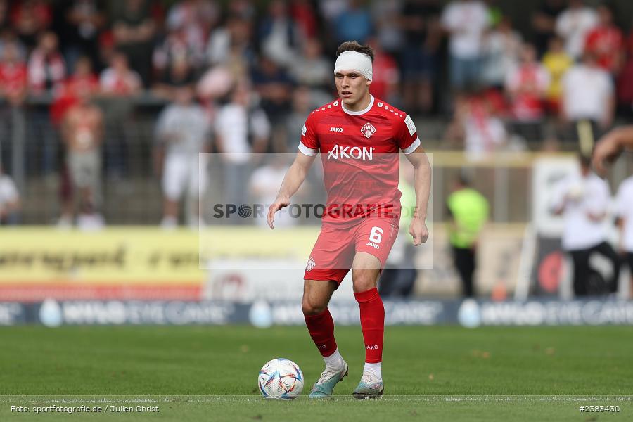 Marius Wegmann, Sachs Stadion, Schweinfurt, 04.10.2023, sport, action, BFV, Saison 2023/2024, Fussball, 13. Spieltag, Regionalliga Bayern, FWK, FCS, FC Würzburger Kickers, 1. FC Schweinfurt 1905 - Bild-ID: 2383430