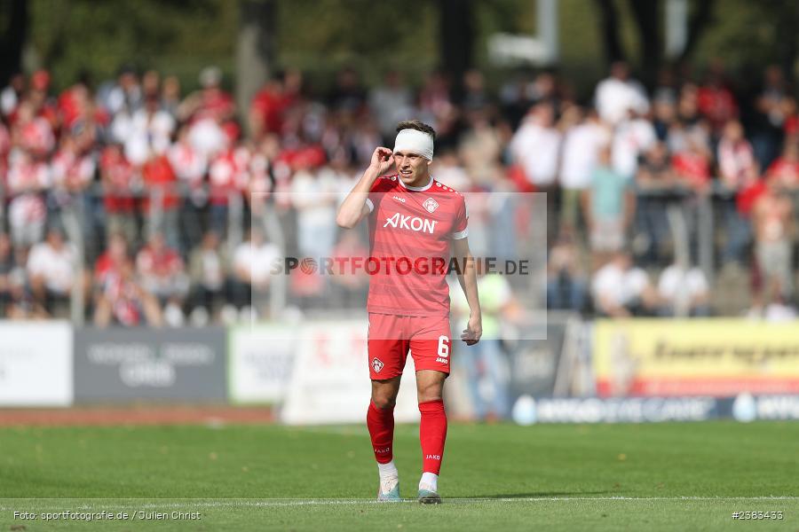 Marius Wegmann, Sachs Stadion, Schweinfurt, 04.10.2023, sport, action, BFV, Saison 2023/2024, Fussball, 13. Spieltag, Regionalliga Bayern, FWK, FCS, FC Würzburger Kickers, 1. FC Schweinfurt 1905 - Bild-ID: 2383433