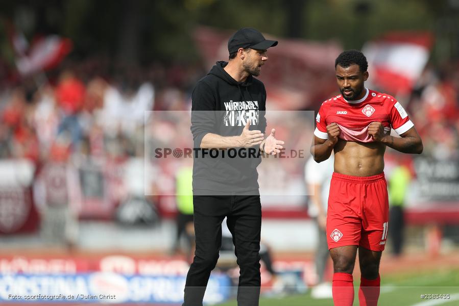 Marco Wildersinn, Sachs Stadion, Schweinfurt, 04.10.2023, sport, action, BFV, Saison 2023/2024, Fussball, 13. Spieltag, Regionalliga Bayern, FWK, FCS, FC Würzburger Kickers, 1. FC Schweinfurt 1905 - Bild-ID: 2383435