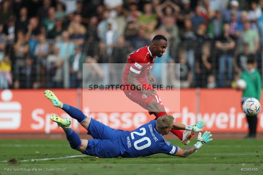 Saliou Sané, Sachs Stadion, Schweinfurt, 04.10.2023, sport, action, BFV, Saison 2023/2024, Fussball, 13. Spieltag, Regionalliga Bayern, FWK, FCS, FC Würzburger Kickers, 1. FC Schweinfurt 1905 - Bild-ID: 2383455