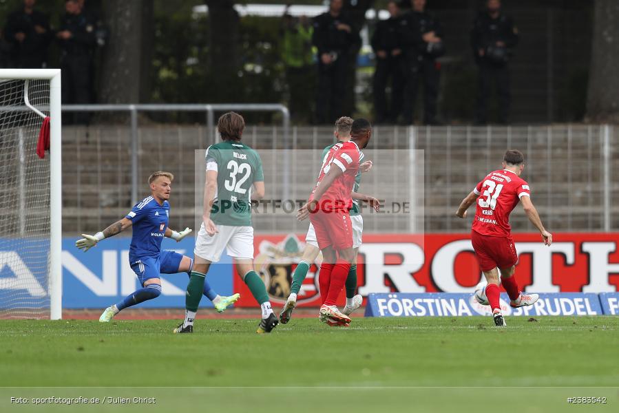 Sachs Stadion, Schweinfurt, 04.10.2023, sport, action, BFV, Saison 2023/2024, Fussball, 13. Spieltag, Regionalliga Bayern, FWK, FCS, FC Würzburger Kickers, 1. FC Schweinfurt 1905 - Bild-ID: 2383542
