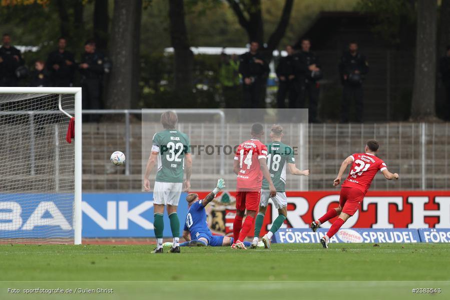 Sachs Stadion, Schweinfurt, 04.10.2023, sport, action, BFV, Saison 2023/2024, Fussball, 13. Spieltag, Regionalliga Bayern, FWK, FCS, FC Würzburger Kickers, 1. FC Schweinfurt 1905 - Bild-ID: 2383543