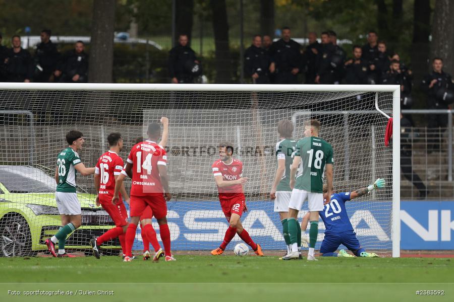 Sachs Stadion, Schweinfurt, 04.10.2023, sport, action, BFV, Saison 2023/2024, Fussball, 13. Spieltag, Regionalliga Bayern, FWK, FCS, FC Würzburger Kickers, 1. FC Schweinfurt 1905 - Bild-ID: 2383592