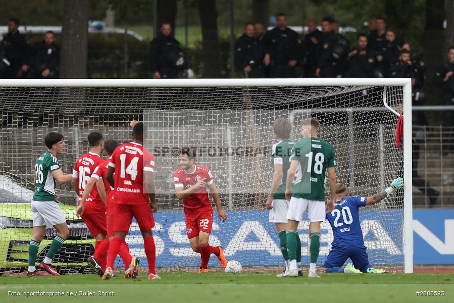Sachs Stadion, Schweinfurt, 04.10.2023, sport, action, BFV, Saison 2023/2024, Fussball, 13. Spieltag, Regionalliga Bayern, FWK, FCS, FC Würzburger Kickers, 1. FC Schweinfurt 1905 - Bild-ID: 2383593