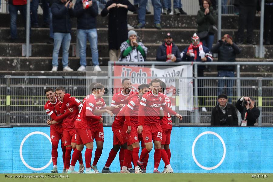 AKON Arena, Würzburg, 04.11.2023, BFV, Fussball, sport, action, Saison 2023/2024, Regionalliga Bayern, 19. Spieltag, FCA, FWK, FC Augsburg II, FC Würzburger Kickers - Bild-ID: 2387110