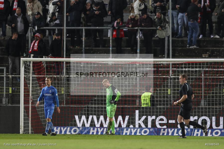 sport, action, Würzburg, Saison 2023/2024, Regionalliga Bayern, Fussball, FWK, FVI, FV Illertissen, FC Würzburger Kickers, BFV, AKON Arena, 21. Spieltag, 17.11.2023 - Bild-ID: 2388545