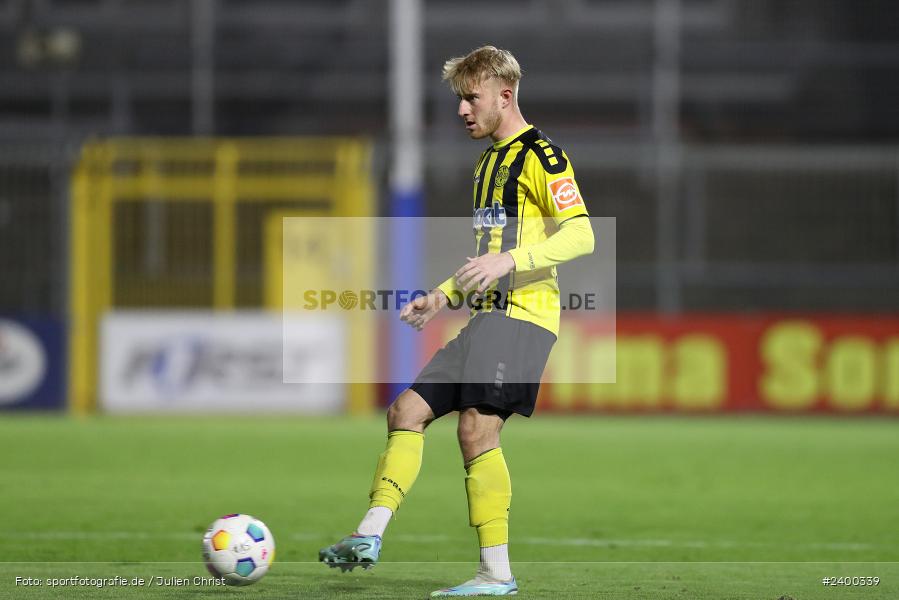 Stadion am Schönbusch, Aschaffenburg, 26.03.2024, sport, action, BFV, Fussball, März 2024, 26. Spieltag, Regionalliga Bayern, BAY, SVA, SpVgg Bayreuth, SV Viktoria Aschaffenburg - Bild-ID: 2400339