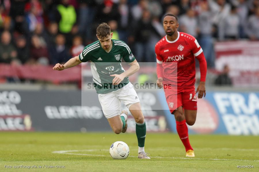 AKON Arena, Würzburg, 20.04.2024, sport, action, BFV, Fussball, April 2024, 30. Spieltag, Regionalliga Bayern, 1. FC Schweinfurt 1905, FC Würzburger Kickers - Bild-ID: 2404054
