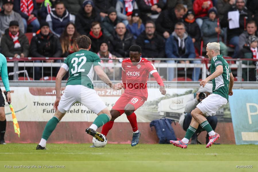 AKON Arena, Würzburg, 20.04.2024, sport, action, BFV, Fussball, April 2024, 30. Spieltag, Regionalliga Bayern, 1. FC Schweinfurt 1905, FC Würzburger Kickers - Bild-ID: 2404055