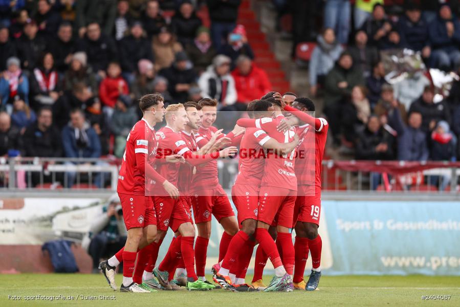 AKON Arena, Würzburg, 20.04.2024, sport, action, BFV, Fussball, April 2024, 30. Spieltag, Regionalliga Bayern, 1. FC Schweinfurt 1905, FC Würzburger Kickers - Bild-ID: 2404087