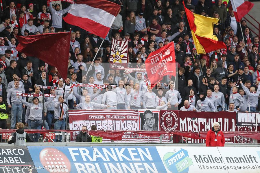 AKON Arena, Würzburg, 20.04.2024, sport, action, BFV, Fussball, April 2024, 30. Spieltag, Regionalliga Bayern, 1. FC Schweinfurt 1905, FC Würzburger Kickers - Bild-ID: 2404241