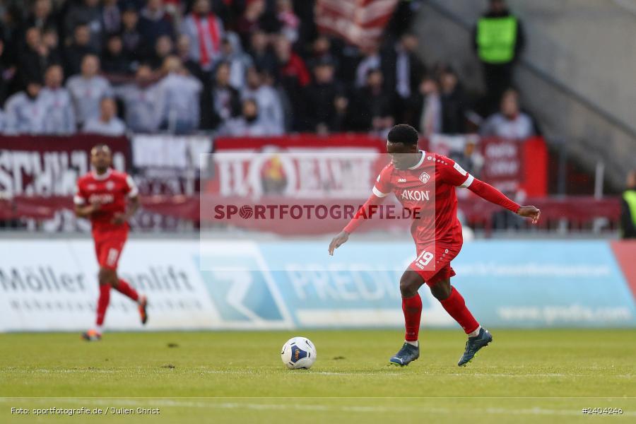 AKON Arena, Würzburg, 20.04.2024, sport, action, BFV, Fussball, April 2024, 30. Spieltag, Regionalliga Bayern, 1. FC Schweinfurt 1905, FC Würzburger Kickers - Bild-ID: 2404246