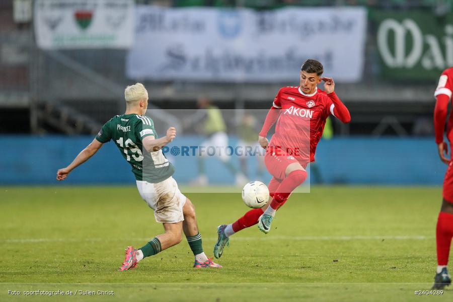 AKON Arena, Würzburg, 20.04.2024, sport, action, BFV, Fussball, April 2024, 30. Spieltag, Regionalliga Bayern, 1. FC Schweinfurt 1905, FC Würzburger Kickers - Bild-ID: 2404289