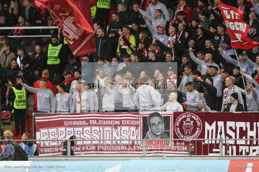 AKON Arena, Würzburg, 20.04.2024, sport, action, BFV, Fussball, April 2024, 30. Spieltag, Regionalliga Bayern, 1. FC Schweinfurt 1905, FC Würzburger Kickers - Bild-ID: 2404314