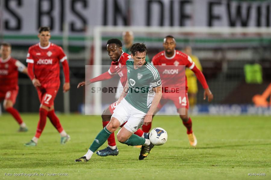 AKON Arena, Würzburg, 20.04.2024, sport, action, BFV, Fussball, April 2024, 30. Spieltag, Regionalliga Bayern, 1. FC Schweinfurt 1905, FC Würzburger Kickers - Bild-ID: 2404388