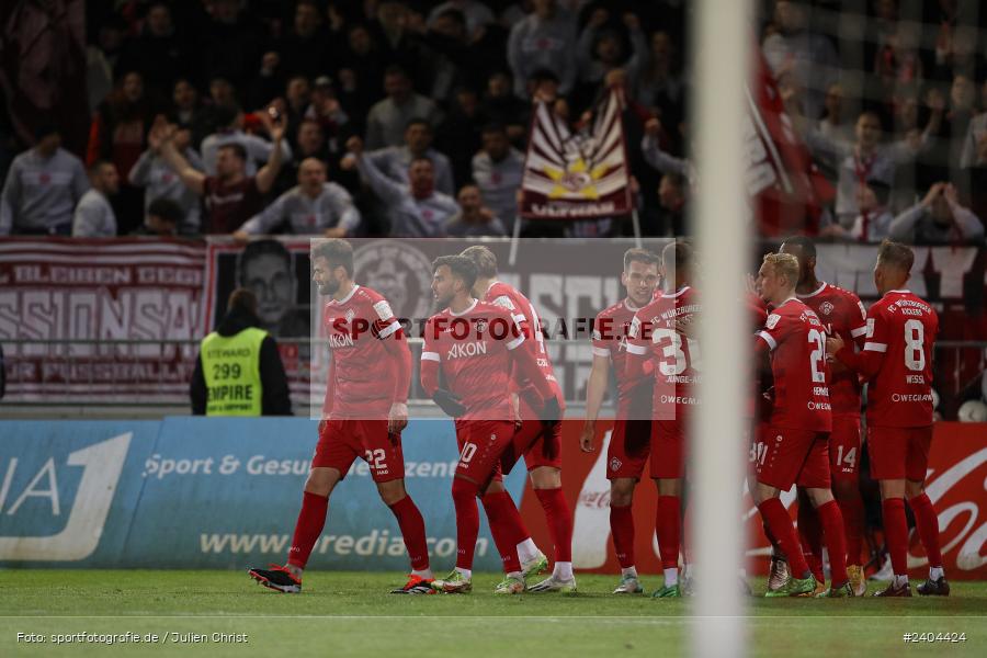 AKON Arena, Würzburg, 20.04.2024, sport, action, BFV, Fussball, April 2024, 30. Spieltag, Regionalliga Bayern, 1. FC Schweinfurt 1905, FC Würzburger Kickers - Bild-ID: 2404424