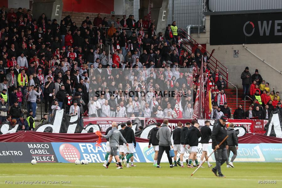 AKON Arena, Würzburg, 20.04.2024, sport, action, BFV, Fussball, April 2024, 30. Spieltag, Regionalliga Bayern, 1. FC Schweinfurt 1905, FC Würzburger Kickers - Bild-ID: 2404458