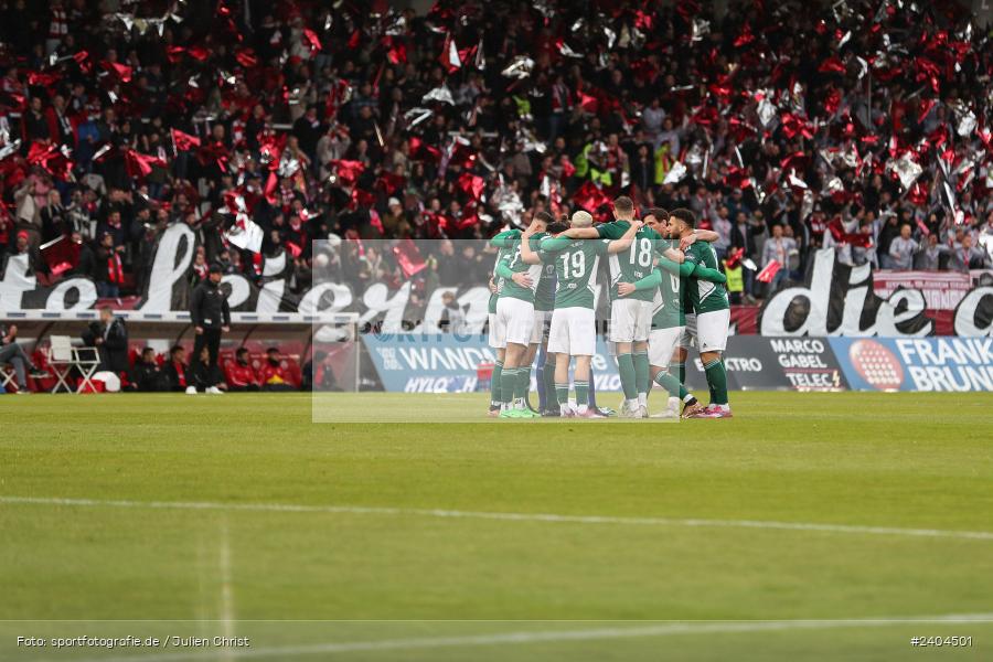 AKON Arena, Würzburg, 20.04.2024, sport, action, BFV, Fussball, April 2024, 30. Spieltag, Regionalliga Bayern, 1. FC Schweinfurt 1905, FC Würzburger Kickers - Bild-ID: 2404501