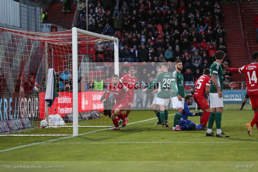AKON Arena, Würzburg, 20.04.2024, sport, action, BFV, Fussball, April 2024, 30. Spieltag, Regionalliga Bayern, 1. FC Schweinfurt 1905, FC Würzburger Kickers - Bild-ID: 2404539