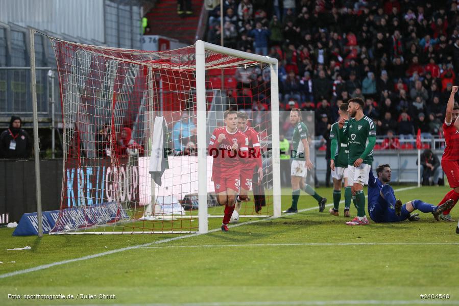 AKON Arena, Würzburg, 20.04.2024, sport, action, BFV, Fussball, April 2024, 30. Spieltag, Regionalliga Bayern, 1. FC Schweinfurt 1905, FC Würzburger Kickers - Bild-ID: 2404540