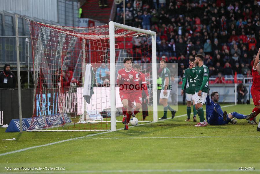 AKON Arena, Würzburg, 20.04.2024, sport, action, BFV, Fussball, April 2024, 30. Spieltag, Regionalliga Bayern, 1. FC Schweinfurt 1905, FC Würzburger Kickers - Bild-ID: 2404541
