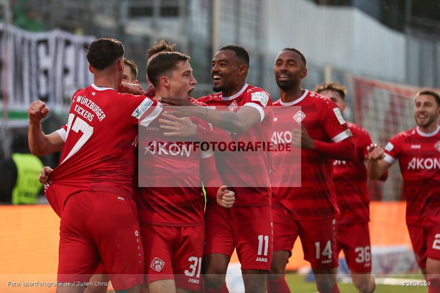 AKON Arena, Würzburg, 20.04.2024, sport, action, BFV, Fussball, April 2024, 30. Spieltag, Regionalliga Bayern, 1. FC Schweinfurt 1905, FC Würzburger Kickers - Bild-ID: 2404559
