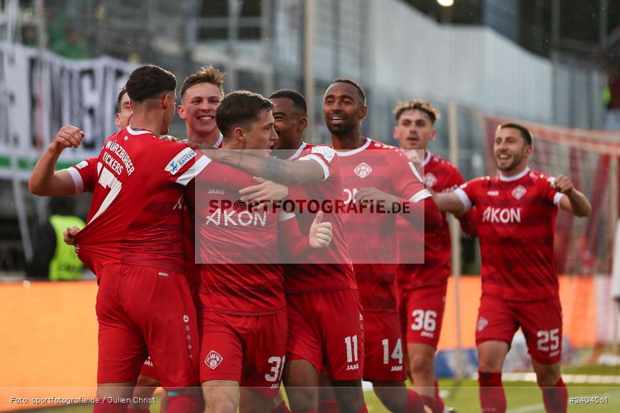 AKON Arena, Würzburg, 20.04.2024, sport, action, BFV, Fussball, April 2024, 30. Spieltag, Regionalliga Bayern, 1. FC Schweinfurt 1905, FC Würzburger Kickers - Bild-ID: 2404561