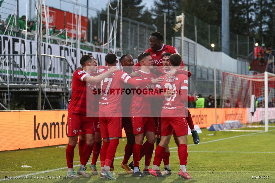 AKON Arena, Würzburg, 20.04.2024, sport, action, BFV, Fussball, April 2024, 30. Spieltag, Regionalliga Bayern, 1. FC Schweinfurt 1905, FC Würzburger Kickers - Bild-ID: 2404565