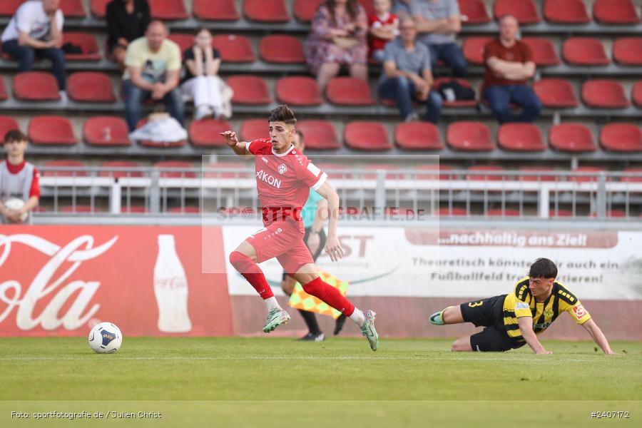 AKON Arena, Würzburg, 30.04.2024, sport, action, BFV, Fussball, April 2024, 32. Spieltag, Regionalliga Bayern, BAY, FWK, SpVgg Bayreuth, FC Würzburger Kickers - Bild-ID: 2407172 AKON Arena, Würzburg, 30.04.2024, sport, action, BFV, Fussball, April 2024, 32. Spieltag, Regionalliga Bayern, BAY, FWK, SpVgg Bayreuth, FC Würzburger Kickers - Bild-ID: 2407172