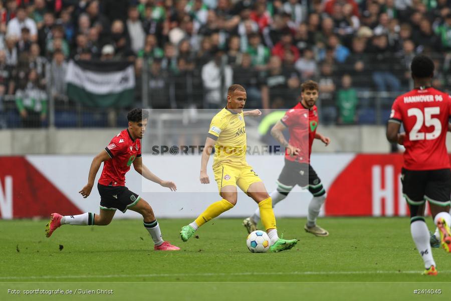 Heinz von Heiden Arena, Hannover, 02.06.2024, sport, action, DFB, Fussball, Regionalliga Nordost, Regionalliga Bayern, Relegation, Relegation zur 3. Liga, FWK, H96, FC Würzburger Kickers, Hannover 96 II - Bild-ID: 2414045