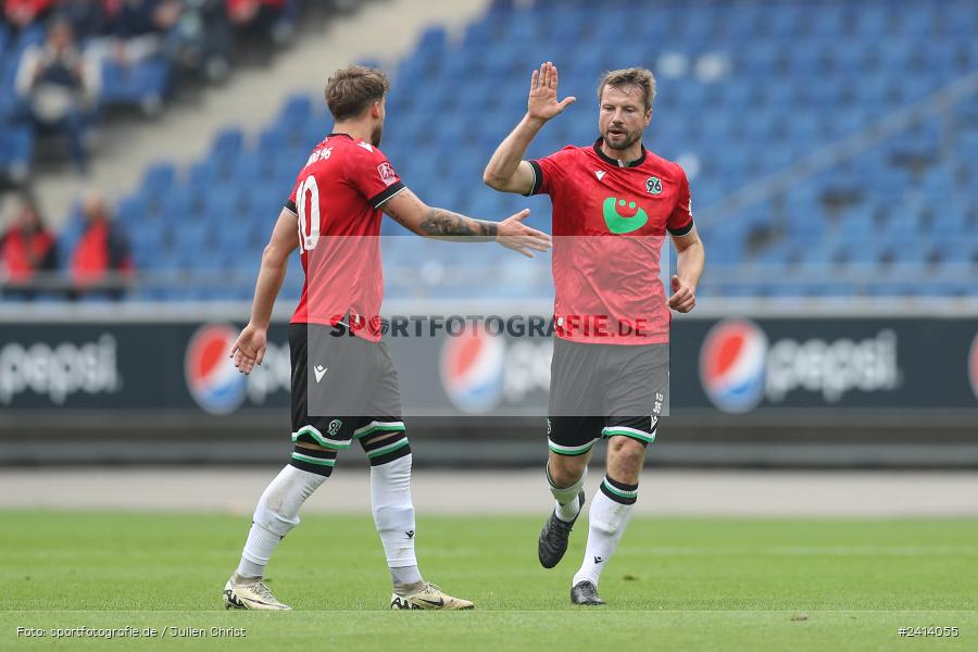 Heinz von Heiden Arena, Hannover, 02.06.2024, sport, action, DFB, Fussball, Regionalliga Nordost, Regionalliga Bayern, Relegation, Relegation zur 3. Liga, FWK, H96, FC Würzburger Kickers, Hannover 96 II - Bild-ID: 2414055