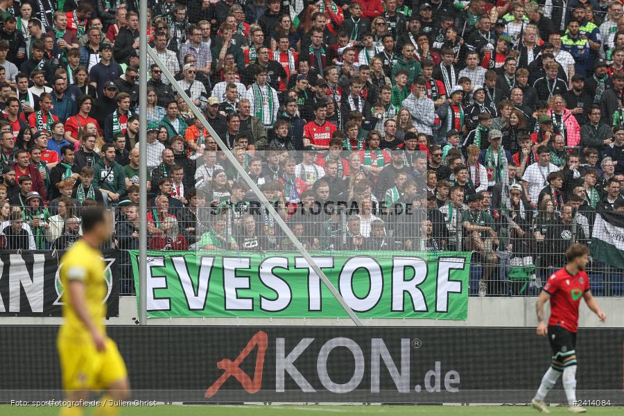 Heinz von Heiden Arena, Hannover, 02.06.2024, sport, action, DFB, Fussball, Regionalliga Nordost, Regionalliga Bayern, Relegation, Relegation zur 3. Liga, FWK, H96, FC Würzburger Kickers, Hannover 96 II - Bild-ID: 2414084