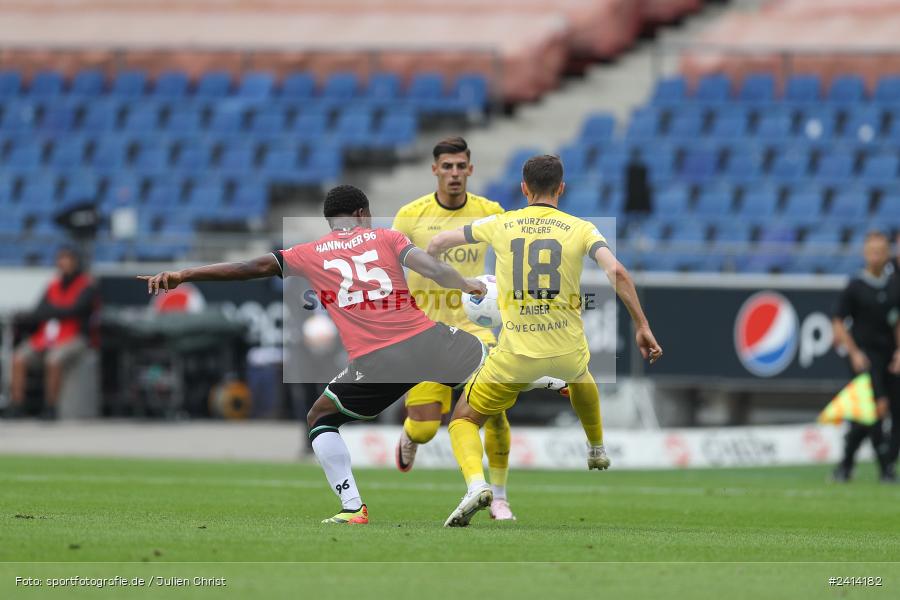 Heinz von Heiden Arena, Hannover, 02.06.2024, sport, action, DFB, Fussball, Regionalliga Nordost, Regionalliga Bayern, Relegation, Relegation zur 3. Liga, FWK, H96, FC Würzburger Kickers, Hannover 96 II - Bild-ID: 2414182