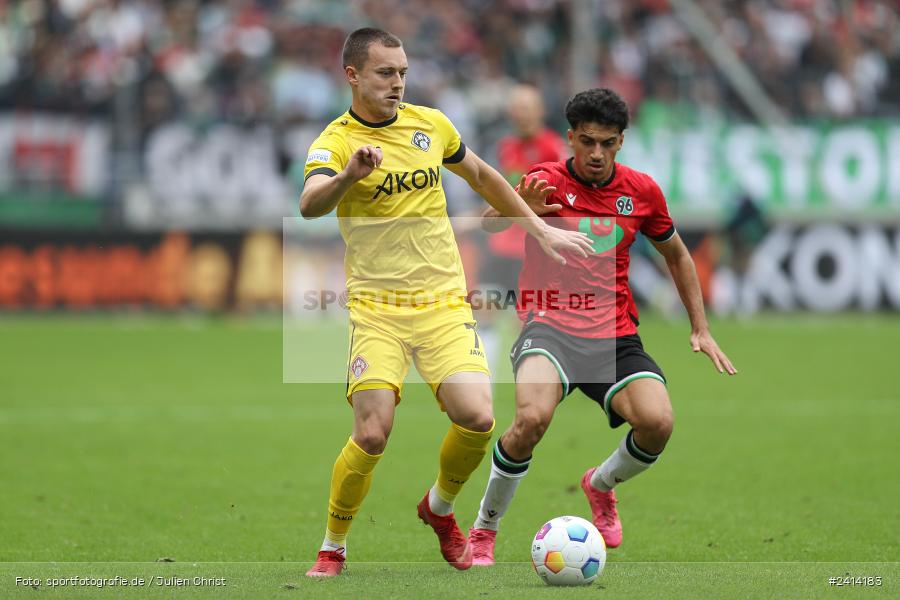 Heinz von Heiden Arena, Hannover, 02.06.2024, sport, action, DFB, Fussball, Regionalliga Nordost, Regionalliga Bayern, Relegation, Relegation zur 3. Liga, FWK, H96, FC Würzburger Kickers, Hannover 96 II - Bild-ID: 2414183