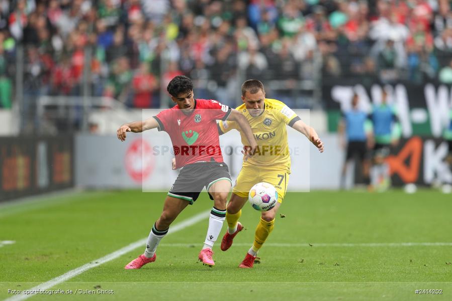 Heinz von Heiden Arena, Hannover, 02.06.2024, sport, action, DFB, Fussball, Regionalliga Nordost, Regionalliga Bayern, Relegation, Relegation zur 3. Liga, FWK, H96, FC Würzburger Kickers, Hannover 96 II - Bild-ID: 2414202