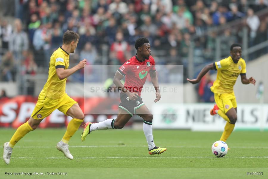 Heinz von Heiden Arena, Hannover, 02.06.2024, sport, action, DFB, Fussball, Regionalliga Nordost, Regionalliga Bayern, Relegation, Relegation zur 3. Liga, FWK, H96, FC Würzburger Kickers, Hannover 96 II - Bild-ID: 2414225